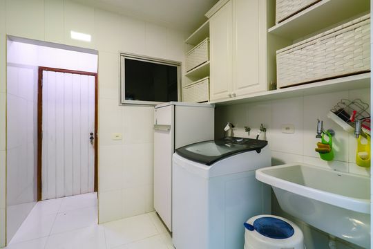 Área de serviço de casa para alugar com 5 quartos, 450m² em Vila Inah, São Paulo