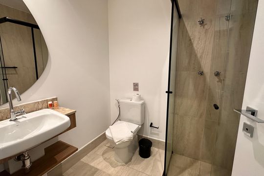 Banheiro de kitnet/studio à venda com 1 quarto, 25m² em Santo Amaro, São Paulo
