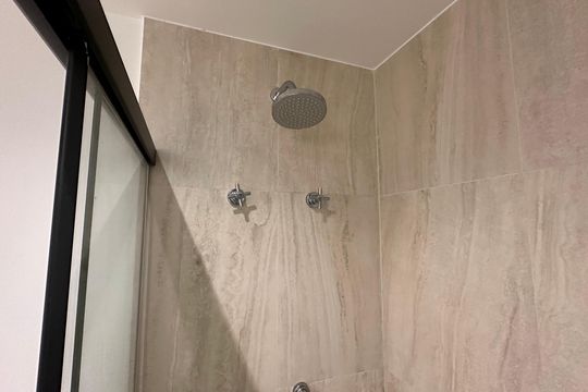 Banheiro de kitnet/studio à venda com 1 quarto, 25m² em Santo Amaro, São Paulo