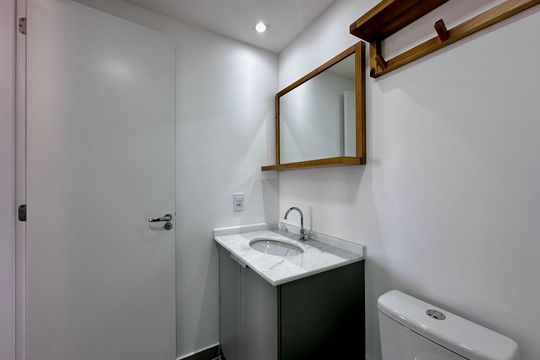 Banheiro de apartamento à venda com 1 quarto, 34m² em Santo Amaro, São Paulo