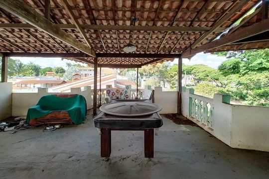 Casa para alugar com 6 quartos, 500m² em São Luiz, Belo Horizonte