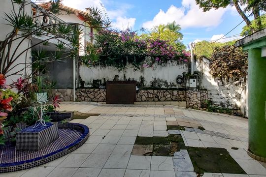 Casa para alugar com 6 quartos, 500m² em São Luiz, Belo Horizonte