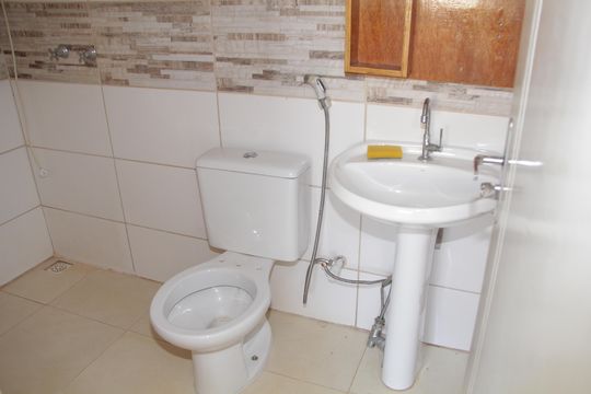 Banheiro da Suíte de casa para alugar com 3 quartos, 102m² em Residencial Solar Ville, Goiânia
