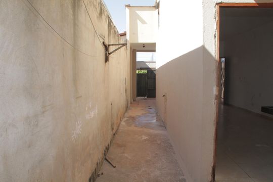 Corredor Externo de casa para alugar com 3 quartos, 102m² em Residencial Solar Ville, Goiânia
