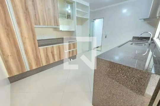 Casa à venda com 3 quartos, 240m² em Vila Aricanduva, São Paulo