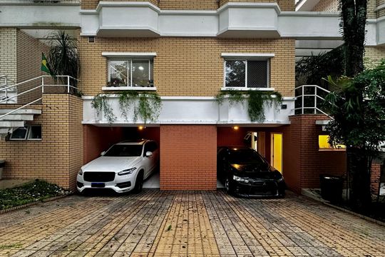 Garagem  de casa de condomínio à venda com 4 quartos, 224m² em Campo Belo, São Paulo
