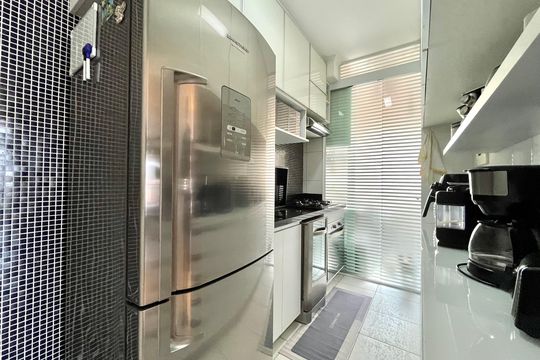 Cozinha de apartamento à venda com 2 quartos, 83m² em Vila Alexandria, São Paulo