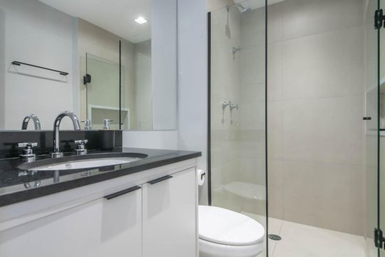 Banheiro de kitnet/studio à venda com 1 quarto, 27m² em Jardim das Acacias, São Paulo