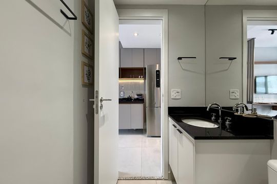 Banheiro  de apartamento à venda com 1 quarto, 27m² em Jardim das Acacias, São Paulo