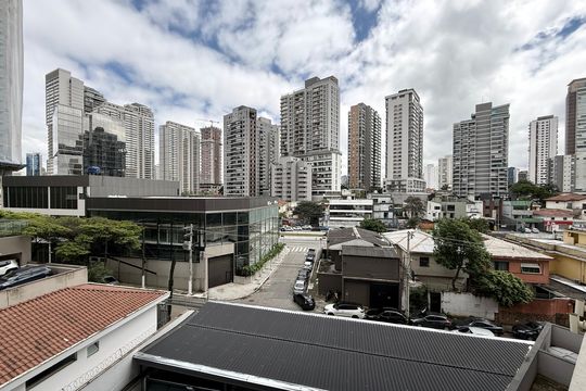 Vista  de apartamento à venda com 1 quarto, 27m² em Jardim das Acacias, São Paulo