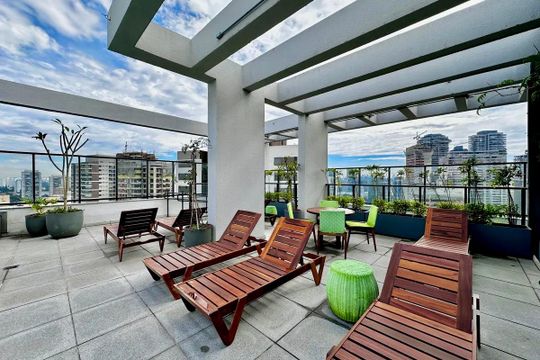 Piscina  de apartamento à venda com 1 quarto, 27m² em Jardim das Acacias, São Paulo