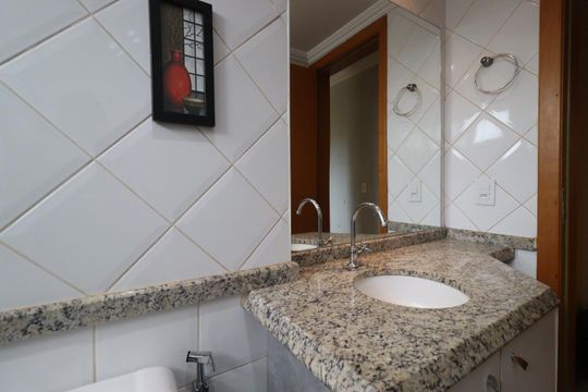 Banheiro da Suíte 1 de apartamento para alugar com 2 quartos, 55m² em Jardim Nova Alianca, Ribeirão Preto
