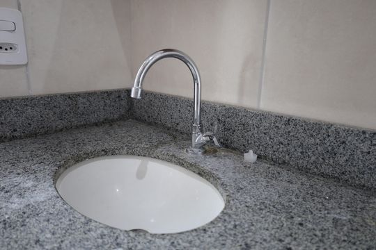 Banheiro Social de apartamento à venda com 3 quartos, 55m² em Jardim Santo Antoninho, São Paulo