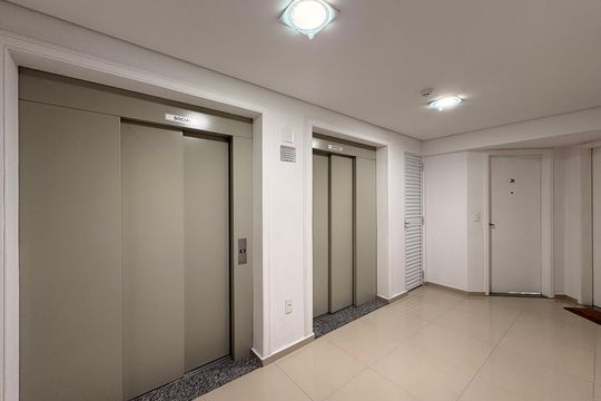 Hall de entrada de apartamento para alugar com 2 quartos, 75m² em Vila Camilópolis, Santo André