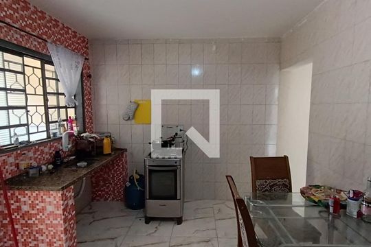 Casa para alugar com 1 quarto, 50m² em Jardim Altos do Itavuvu, Sorocaba