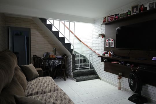 Casa à venda com 3 quartos, 110m² em Jardim Guarapiranga, São Paulo