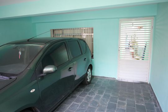 Garagem de casa à venda com 3 quartos, 110m² em Jardim Guarapiranga, São Paulo