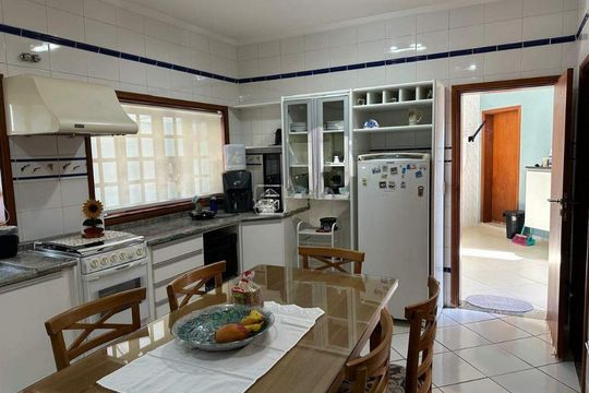 Casa à venda com 4 quartos, 1204m² em Parque Xangrilá, Campinas