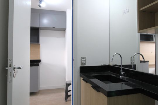 Banheiro de kitnet/studio para alugar com 1 quarto, 28m² em Moema, São Paulo