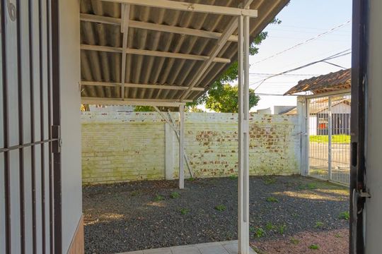 Quintal de casa à venda com 3 quartos, 86m² em Harmonia, Canoas