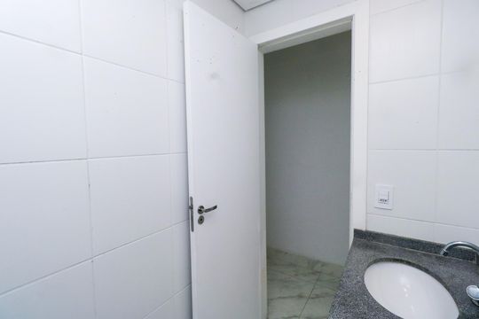Banheiro Social de apartamento para alugar com 2 quartos, 58m² em Utinga, Santo André