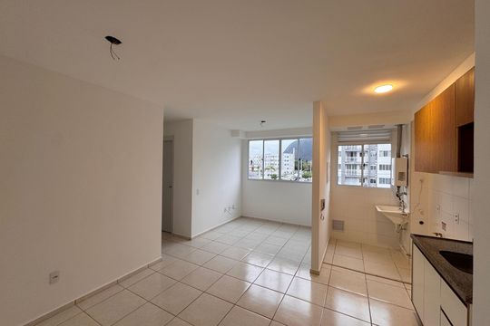 Sala de apartamento à venda com 2 quartos, 43m² em Recreio dos Bandeirantes, Rio de Janeiro