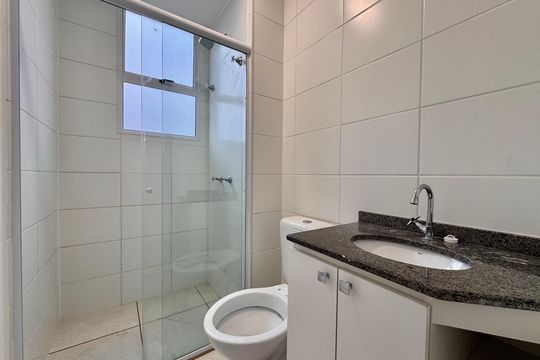 Banheiro Social de apartamento à venda com 2 quartos, 43m² em Recreio dos Bandeirantes, Rio de Janeiro