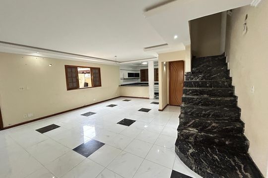 Sala de casa para alugar com 3 quartos, 200m² em Vila Valqueire, Rio de Janeiro
