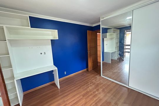 Quarto 2 de casa para alugar com 3 quartos, 200m² em Vila Valqueire, Rio de Janeiro