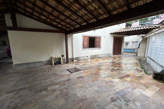 Quintal de casa para alugar com 3 quartos, 200m² em Vila Valqueire, Rio de Janeiro