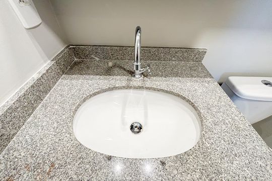 Banheiro de apartamento para alugar com 2 quartos, 42m² em Água Branca, São Paulo