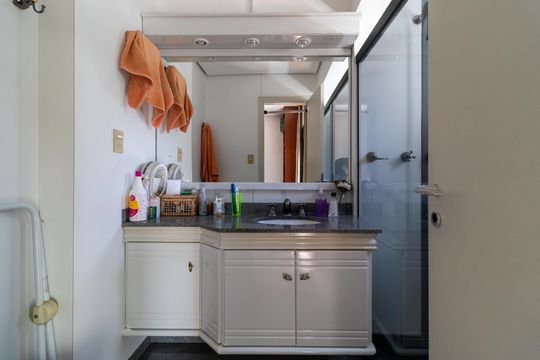 Banheiro da Suíte 2 de apartamento à venda com 3 quartos, 215m² em Perdizes, São Paulo