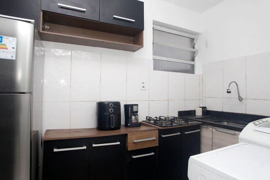 Cozinha de apartamento à venda com 2 quartos, 55m² em Petrópolis, Porto Alegre
