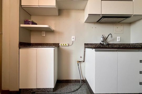 Cozinha de apartamento à venda com 2 quartos, 80m² em São Pedro, Belo Horizonte