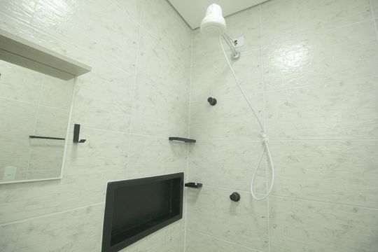 Banheiro da Suíte de casa à venda com 2 quartos, 150m² em Parque das Nações, Santo André