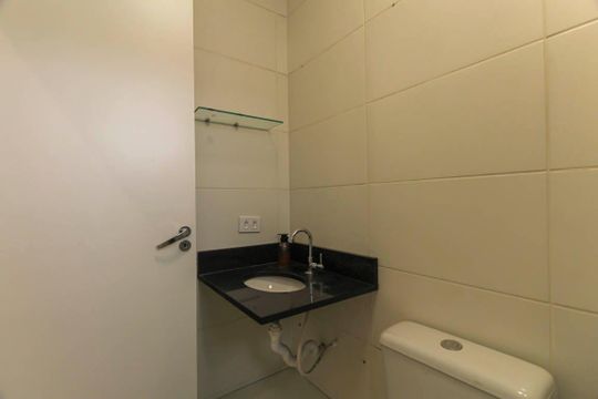 Banheiro de apartamento à venda com 2 quartos, 93m² em Vila Tolstoi, São Paulo