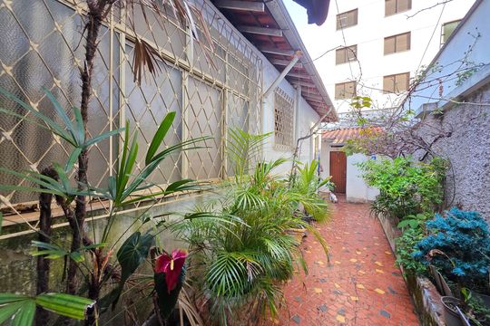 Área externa de casa à venda com 4 quartos, 200m² em Serra, Belo Horizonte