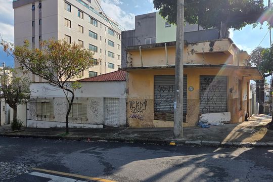 Fachada de casa à venda com 4 quartos, 200m² em Serra, Belo Horizonte