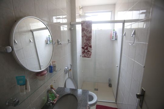 Banheiro Social de apartamento à venda com 3 quartos, 87m² em Buritis, Belo Horizonte