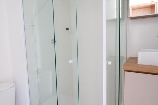 Banheiro de apartamento à venda com 1 quarto, 19m² em Jardim Aeroporto, São Paulo