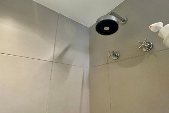 Banheiro de kitnet/studio à venda com 1 quarto, 34m² em Pinheiros, São Paulo