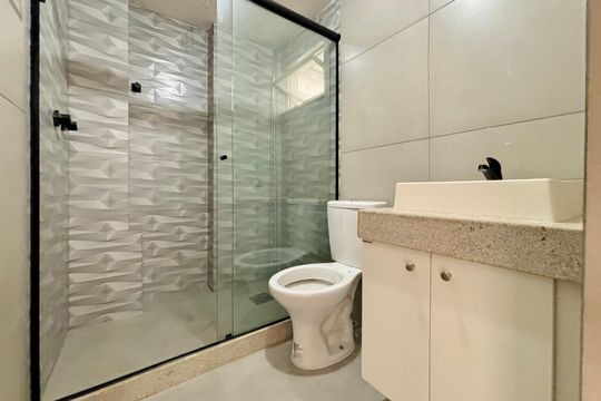 Banheiro social de apartamento à venda com 3 quartos, 70m² em Cidade Nova, Rio de Janeiro