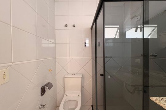 Banheiro da suíte 4 de casa à venda com 4 quartos, 323m² em Jardim Bela Vista, Santo André