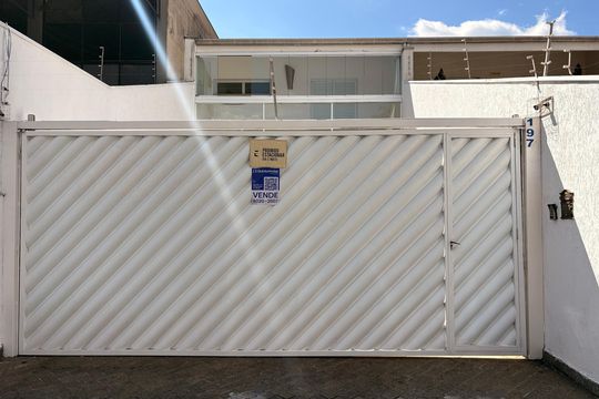 Fachada de casa à venda com 4 quartos, 323m² em Jardim Bela Vista, Santo André