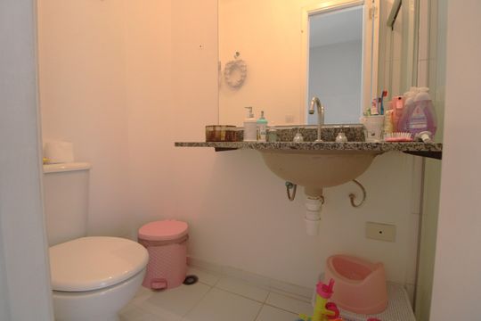 Banheiro comum de casa à venda com 3 quartos, 113m² em Vila Campo Grande, São Paulo