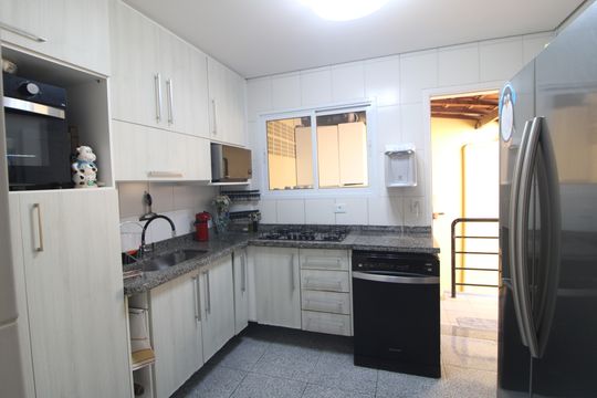 Cozinha de casa à venda com 3 quartos, 113m² em Vila Campo Grande, São Paulo