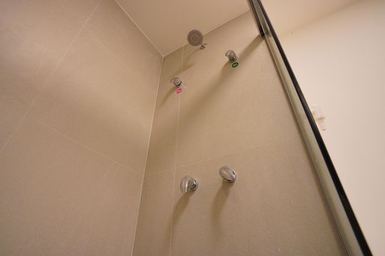 Banheiro Corredor de kitnet/studio à venda com 1 quarto, 41m² em Boa Vista, Porto Alegre