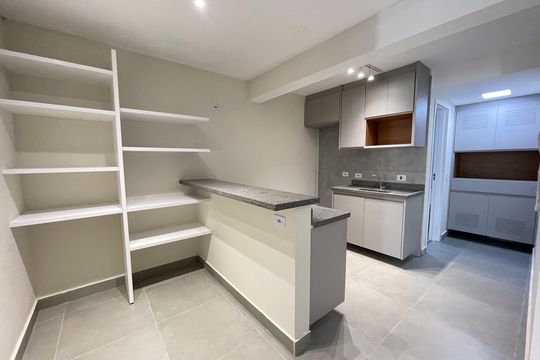Cozinha de apartamento à venda com 1 quarto, 48m² em Rio Pequeno, São Paulo
