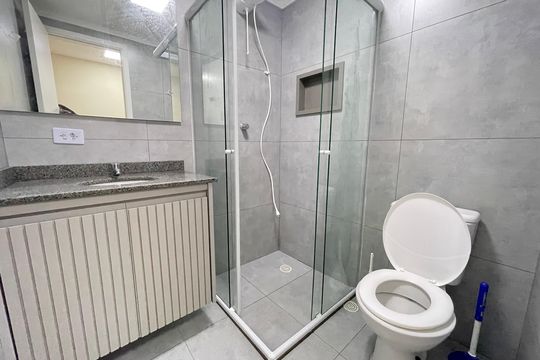 Banheiro de apartamento à venda com 1 quarto, 48m² em Rio Pequeno, São Paulo