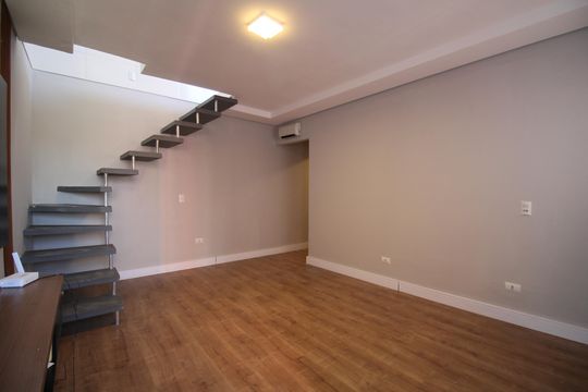 Sala de casa para alugar com 2 quartos, 80m² em Jardim Iracema, Taboão da Serra